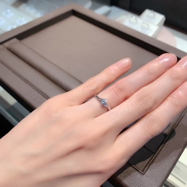 【アイプリモ(I-PRIMO)の口コミ】 横から見た時にフラットでダイヤが引っかからないデザインでそこが良かっ…