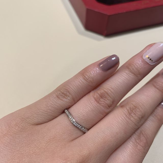 【カルティエ(Cartier)の口コミ】 バレリーナシリーズのハーフエタニティのV字型の指輪です。ダイアモンドが…