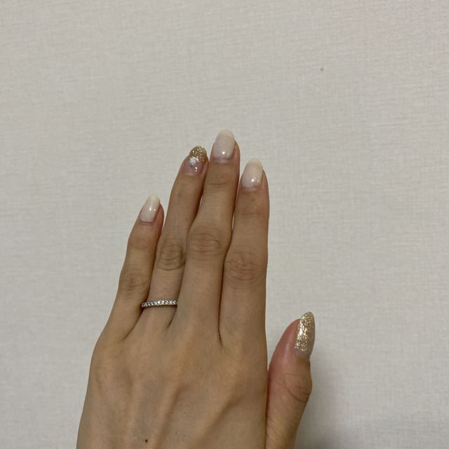 【銀座ダイヤモンドシライシの口コミ】 太さが細めでダイヤがついている物、婚約指輪と重ねて似合うもの中から探…