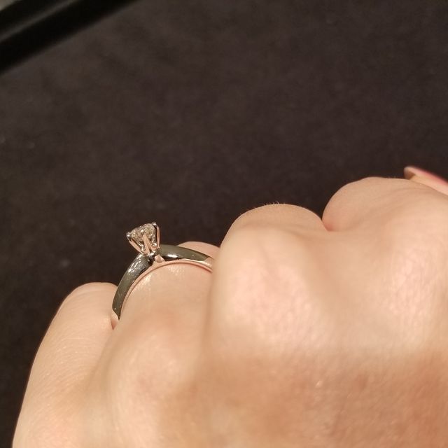 【ティファニー(Tiffany & Co.)の口コミ】 写真のものはティファニーセッティングというティファニーでいちばん有名…