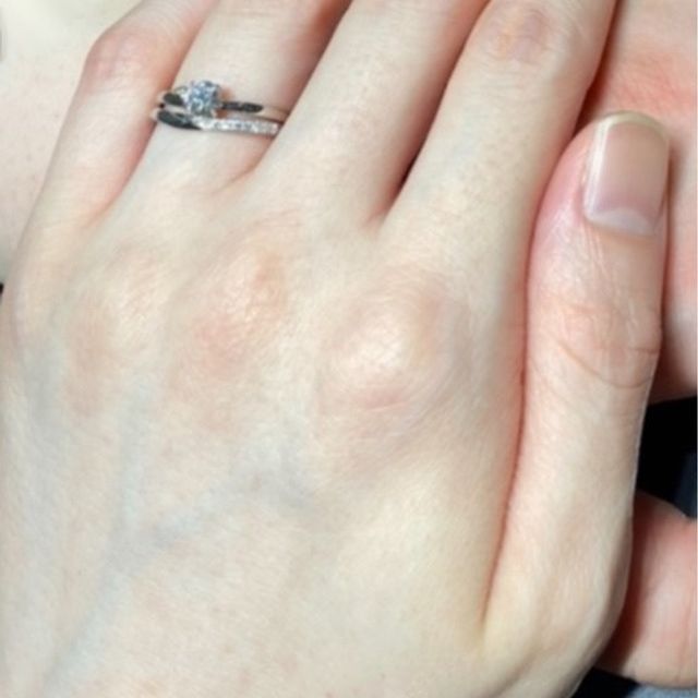 【俄(にわか)の口コミ】 婚約指輪、結婚指輪それぞれ単体で着けても、セットで着けても美しい。
仕…