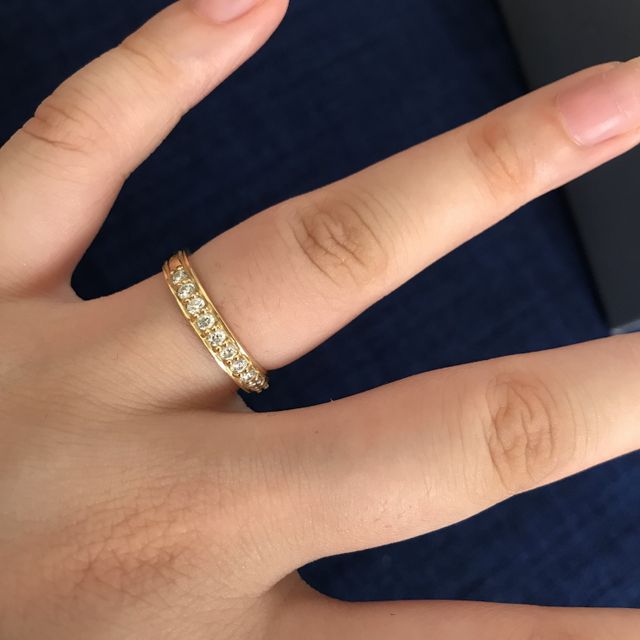 【銀座ダイヤモンドシライシの口コミ】 指輪のデザインとしては上部から見えるダイヤモンドは一周あるタイプで、…