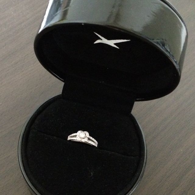 【MAUBOUSSIN(モーブッサン)の口コミ】 婚約指輪として販売しているものを見てまわっていたのですが、二人ともな…