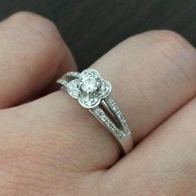 【MAUBOUSSIN(モーブッサン)の口コミ】 婚約指輪として販売しているものを見てまわっていたのですが、二人ともな…