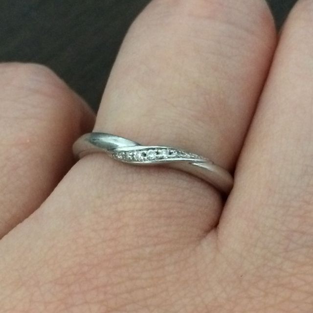 【4℃ BRIDAL(ヨンドシーブライダル)の口コミ】 デザインと刻印を総合的に考えて、こちらを選びました。似たようなデザイ…