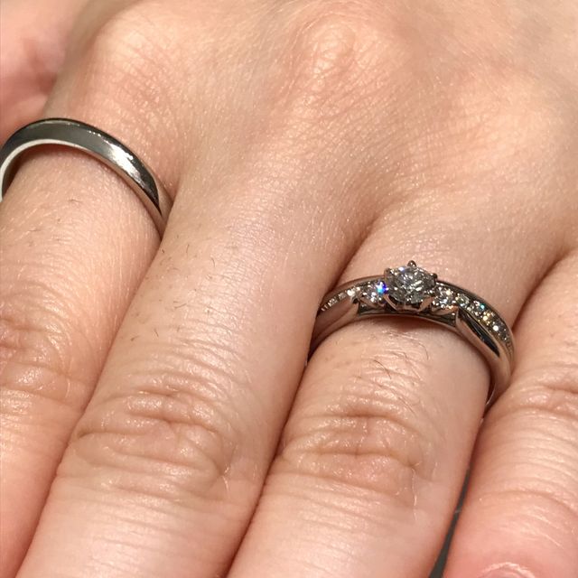 【銀座ダイヤモンドシライシの口コミ】 長年付けても飽きの来ない、王道の指輪でした。ダイヤモンドが3つ付いてい…