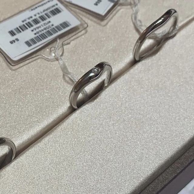 【ブルガリ(BVLGARI)の口コミ】 
真ん中が少し窪んだV字型の指輪です。一粒ダイアモンドがアクセントにな…