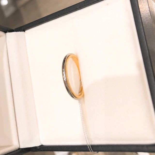 【バーニーズニューヨーク(BARNEYS NEW YORK)の口コミ】 プラチナとイエローゴールドの組み合わせが珍しく、ミル打ちの装飾など全…