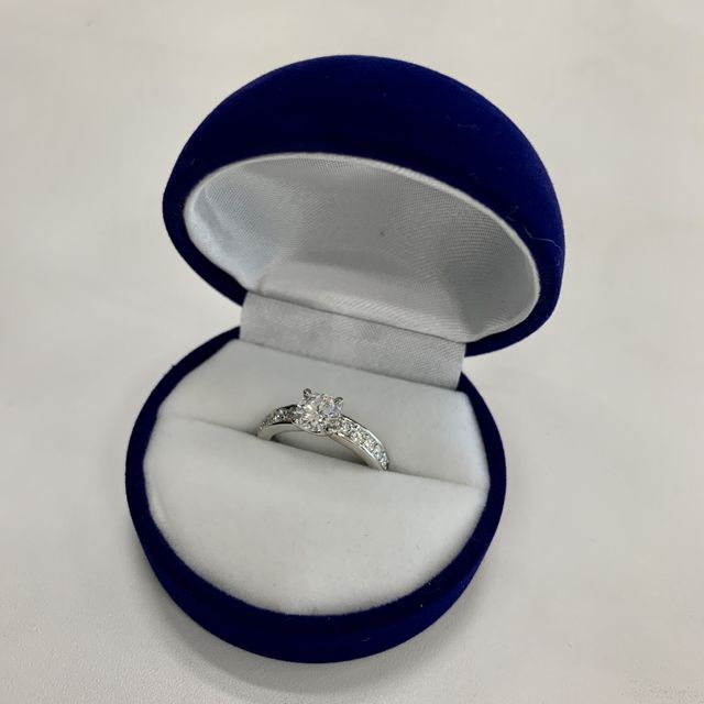 【GALA JEWELRY(ガラジュエリー)の口コミ】 ストレートのハーフエタニティで探していました。
ハーフエタニティ部分に…