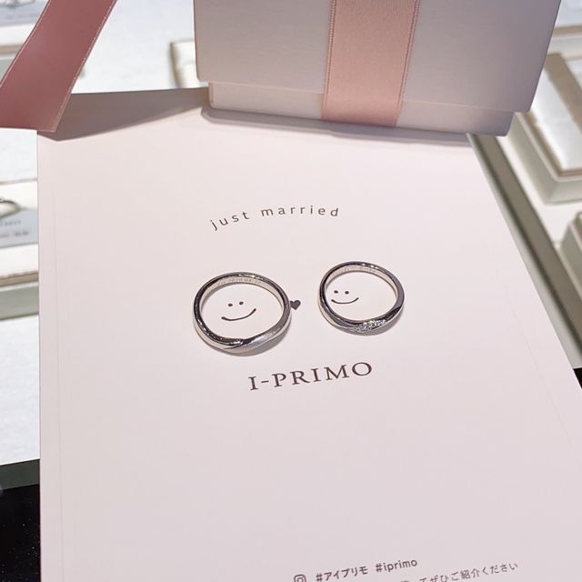 【アイプリモ(I-PRIMO)の口コミ】 たくさんある指輪の形、デザインから
2人とも一目惚れしたものを選びまし…