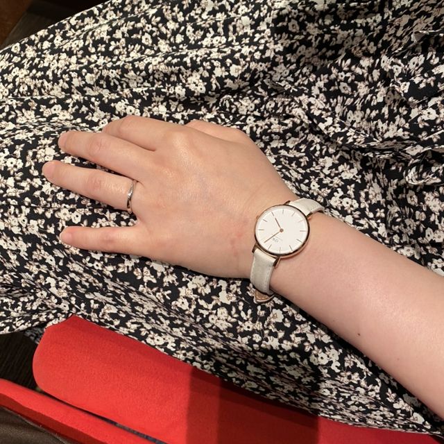 【銀座ダイヤモンドシライシの口コミ】 シンプルでありながら、少しねじりがあってオシャレだなと思い、すぐ気に…