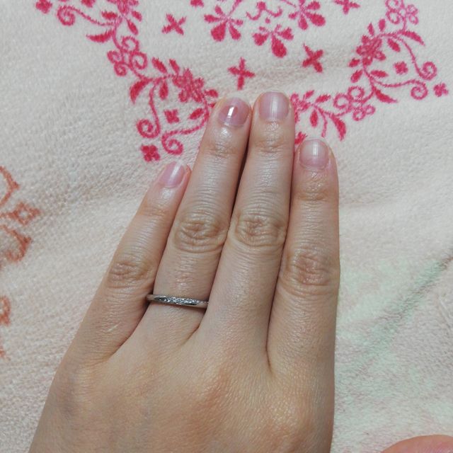 【アイプリモ(I-PRIMO)の口コミ】 メレダイヤがカーブを描いて指輪をおおっていて、どの角度から見てもキラ…