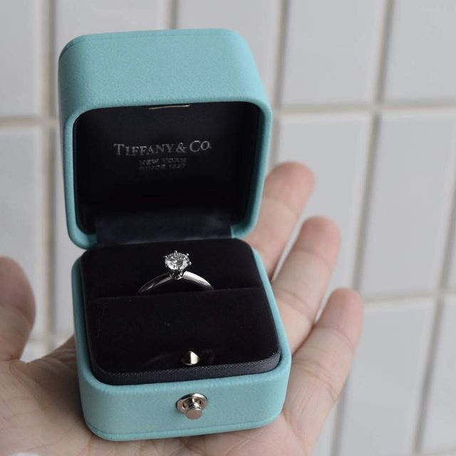 【ティファニー(Tiffany & Co.)の口コミ】 ティファニー という、以前からの憧れブランドという事がまず1番の決め手…