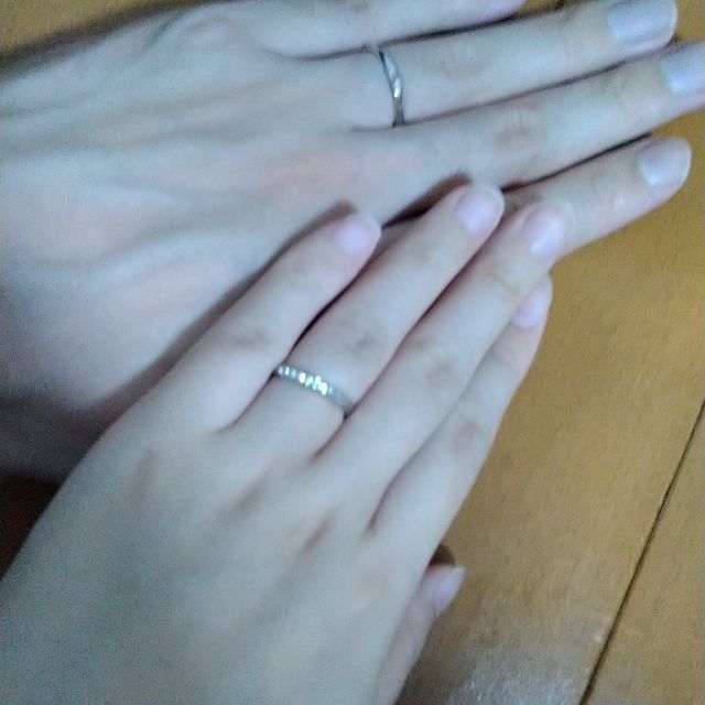 【ラザール ダイヤモンド(LAZARE DIAMOND)の口コミ】 女性はちょっと華やかなデザイン。男性は、デザイン性があって輝きがある…