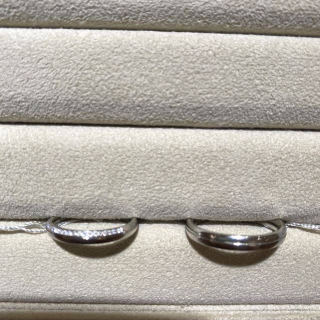 【TRECENTI(トレセンテ)の口コミ】 片側のみ石が入ってて気に入りました。
自分に見えていて人に石が目立ちま…