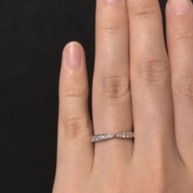 【ティファニー(Tiffany & Co.)の口コミ】 ストレートなタイプですが、デザインが入っているので、オシャレに見えま…