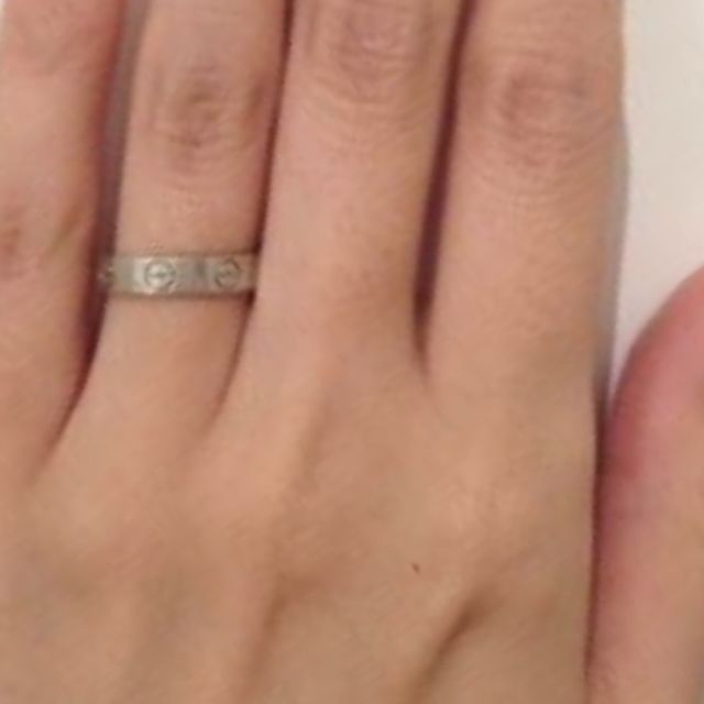 【カルティエ(Cartier)の口コミ】 みんなが知っている定番商品です。無地のプラチナ素材の指輪では少しつま…