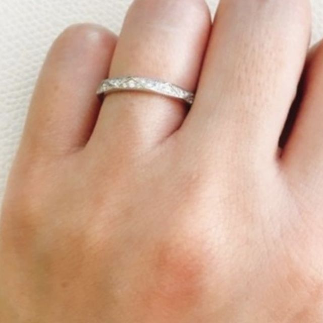 【グラフ(GRAFF)の口コミ】 三角形のデザインが全面に入っていて、そのにメレダイヤモンドが1周まいて…