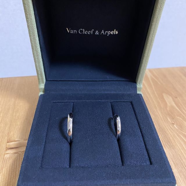 【ヴァン クリーフ＆アーペル(Van Cleef & Arpels)の口コミ】 結婚指輪は絶対ここ！と決めていました。
3つ並んだダイヤがシンプルだけ…
