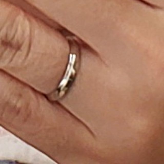 【アイプリモ(I-PRIMO)の口コミ】 指輪のデザイン、あえて艶を消したラインをいれるタイプでしたが、艶消し…