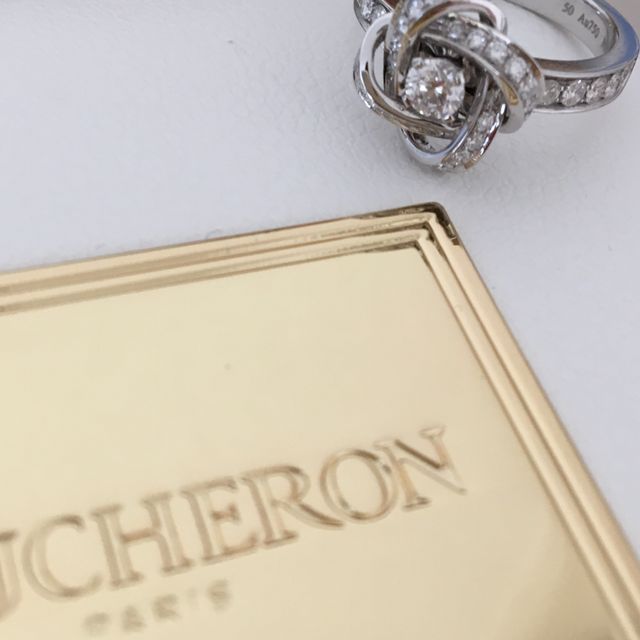 【ブシュロン(BOUCHERON)の口コミ】 シンプルな一粒ダイヤは似合わないのでデザイン性のあるものを探しました…