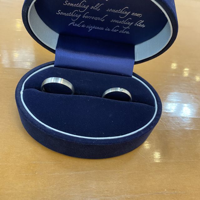 【Something Blue(サムシングブルー)の口コミ】 シンプルなデザイン重視で、何個か指輪を見させていただいてこの指輪にし…