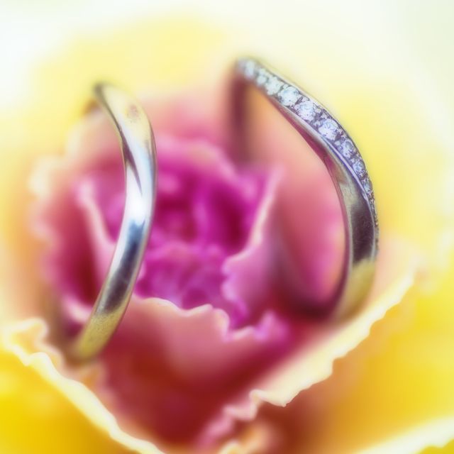 【4℃ BRIDAL(ヨンドシーブライダル)の口コミ】 主人の指のサイズが9号と細身だということと私が指が短いのでS字カーブタ…