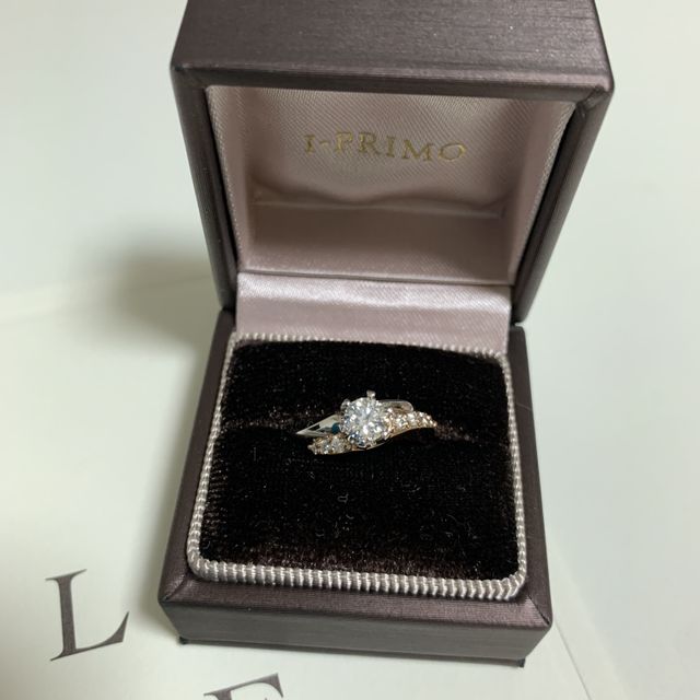 【アイプリモ(I-PRIMO)の口コミ】 婚約指輪だったので、彼が内緒で選んでくれていました。私のイメージを考…