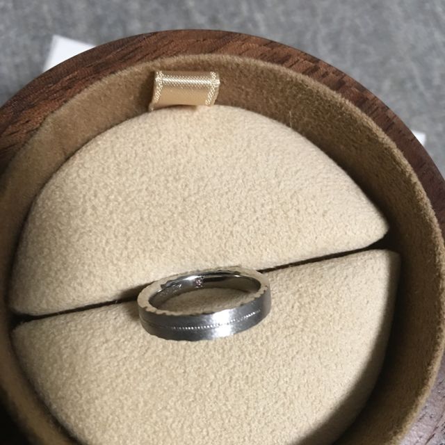 【COLANY(コラニー)の口コミ】 デザインが気に入ったので結婚10周年にペアで購入しました。さくらの男性…