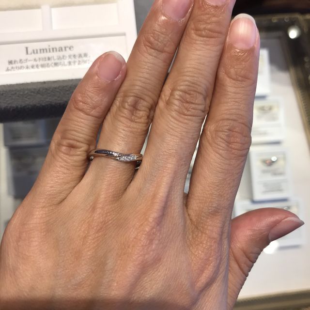 【ケイウノ ブライダル(K.UNO BRIDAL)の口コミ】 ウェーブが好きな方に良いと思います。
指をきれいに長く見せたい方にも。…