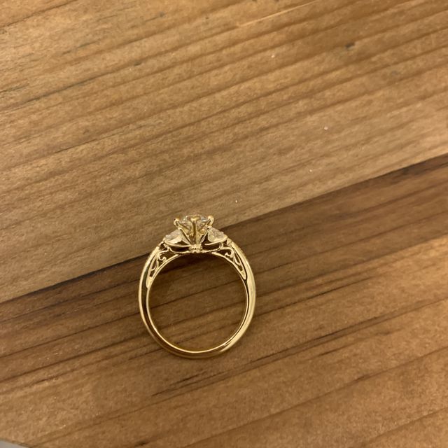 【ケイウノ ブライダル(K.UNO BRIDAL)の口コミ】 ファンシーシェイプの婚約指輪を作りたく、既存のものだと選択肢が限られ…