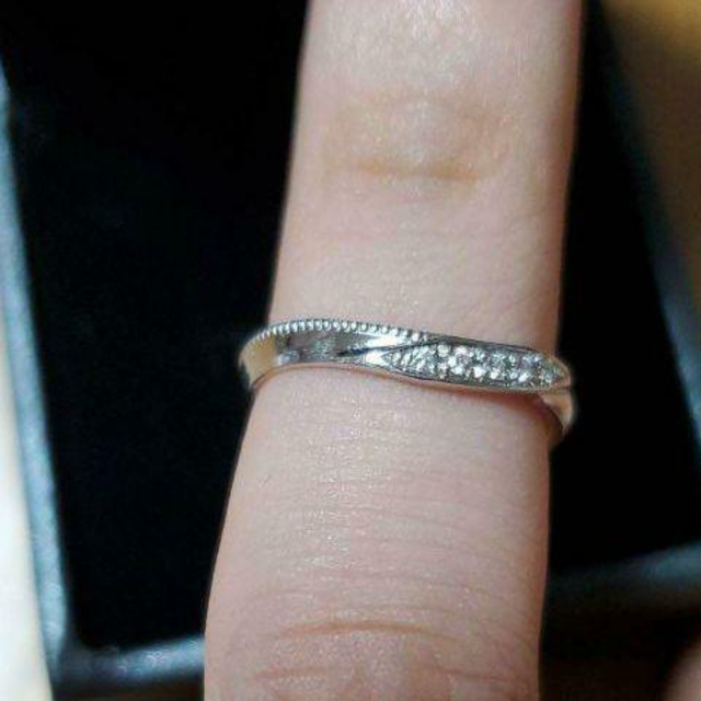 【アトリエフィロンドールの口コミ】 他のリングとも色々と、かなり迷ったのですが、こちらのリング指輪を見た…