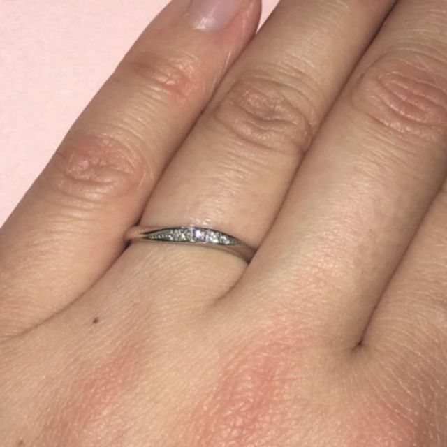 【ケイウノ ブライダル(K.UNO BRIDAL)の口コミ】 シンプルなフォルムでつけ心地が良く、毎日扱いやすいと感じたのが決め手…