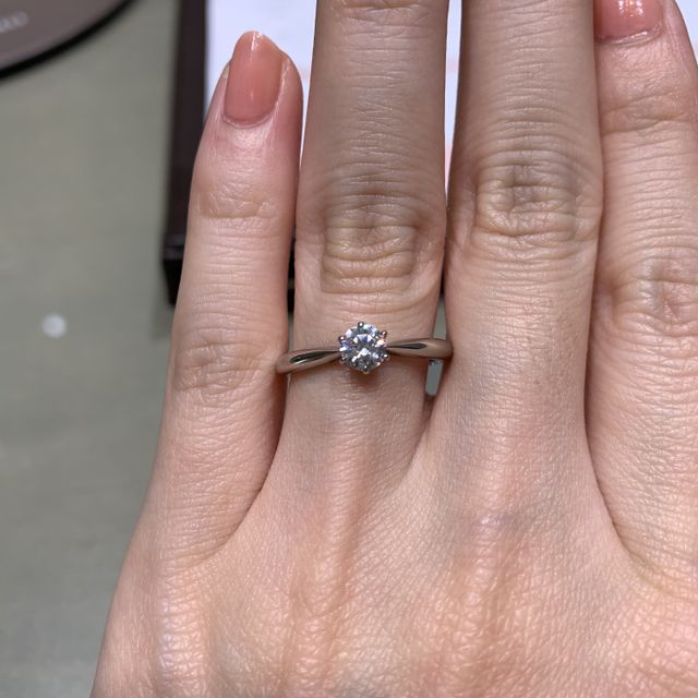 【アイプリモ(I-PRIMO)の口コミ】 王道の一粒ダイアモンドの指輪です。もう少し派手な指輪を探していました…