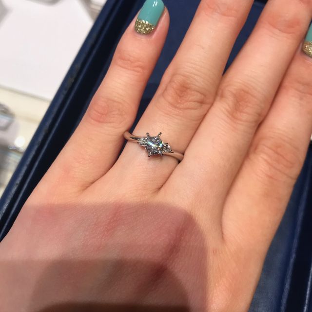 【銀座ダイヤモンドシライシの口コミ】 ウエディングフェア中で、上質なダイヤモンドを予算内で購入できました。4…