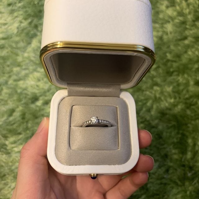 【ブシュロン(BOUCHERON)の口コミ】 普段使いしやすいように、一粒ダイヤモンドではなく全体的にダイヤモンド…