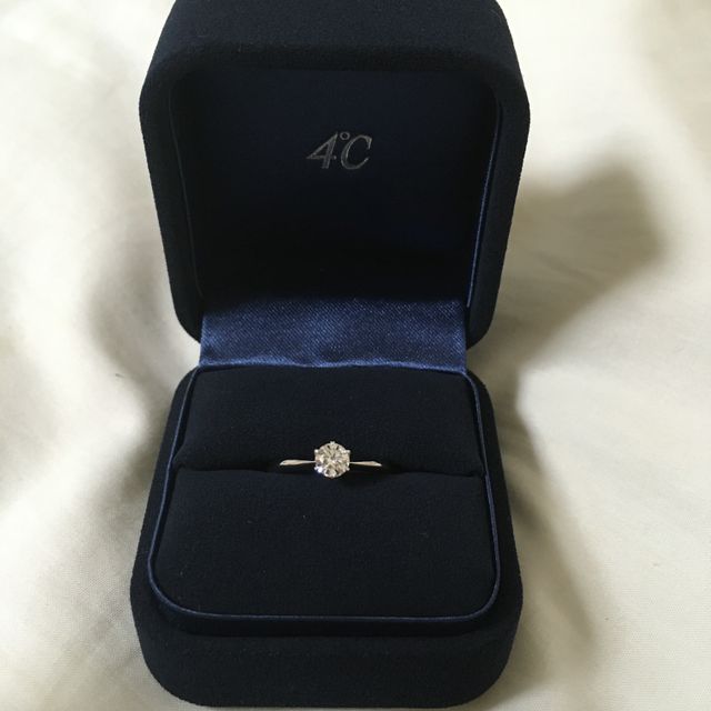 【4℃ BRIDAL(ヨンドシーブライダル)の口コミ】 指輪のデザインが高級感があり、オーダーメイドで作ってもらいました。
裏…