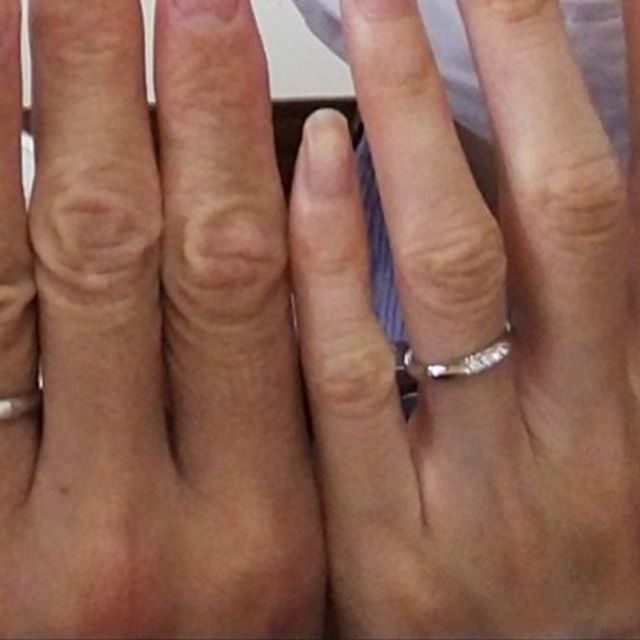 【4℃ BRIDAL(ヨンドシーブライダル)の口コミ】 まずメンズですが、太めの物をチョイスしました。光り輝くのが苦手だった…