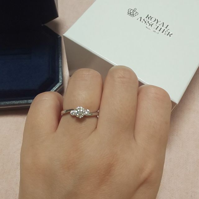 【ROYAL ASSCHER(ロイヤル・アッシャー)の口コミ】 ウェーブラインは似合わないと思って避けていましたが、こちらはセンター…