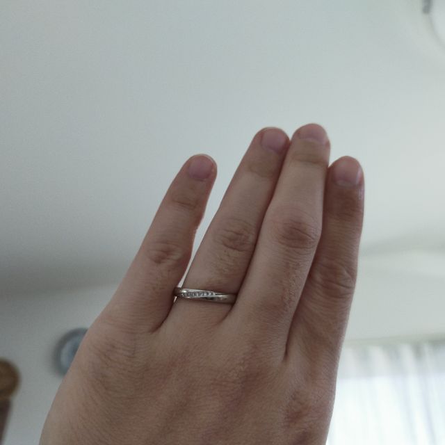 【PILOT BRIDAL(パイロットブライダル)の口コミ】 つけ心地もよく、シンプルで毎日付けていられるものをえらびました。斜め…