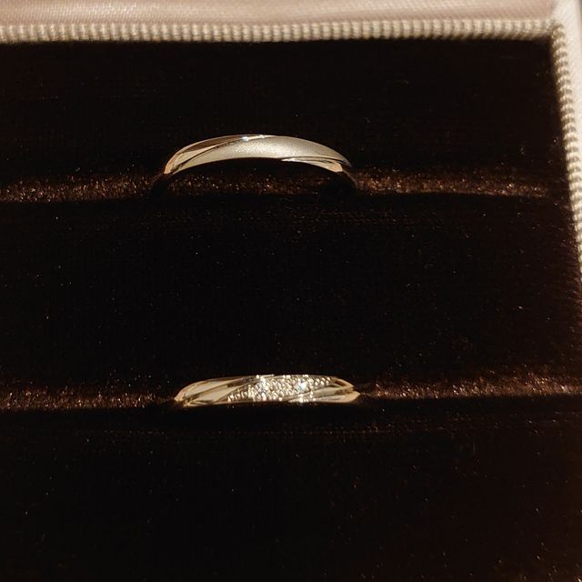 【アイプリモ(I-PRIMO)の口コミ】 お互いに指が細く、つけ心地がよい指輪を探していたので、幅の細いこの指…
