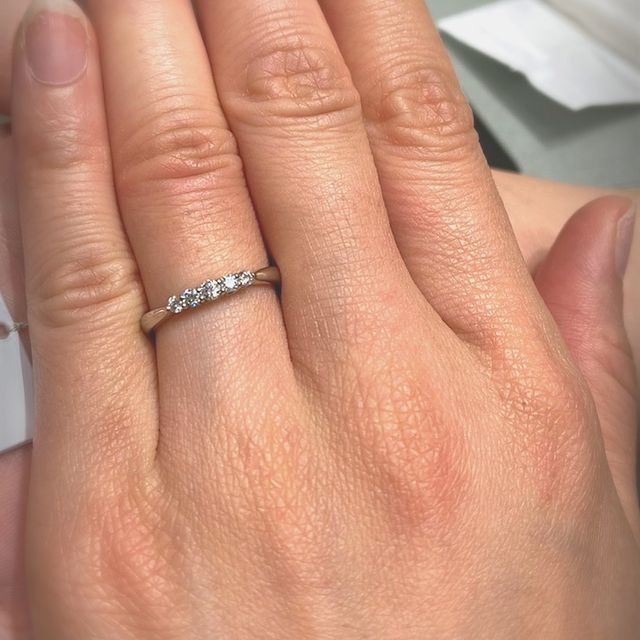 【アイプリモ(I-PRIMO)の口コミ】 婚約指輪が買ってないですので、ノーナの指輪は5つのダイヤモンドがついて…