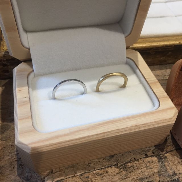 【atelier tamari(アトリエタマリ)の口コミ】 2人それぞれが好みが違いましたが、デザインが違う中にもペア感が出せるよ…