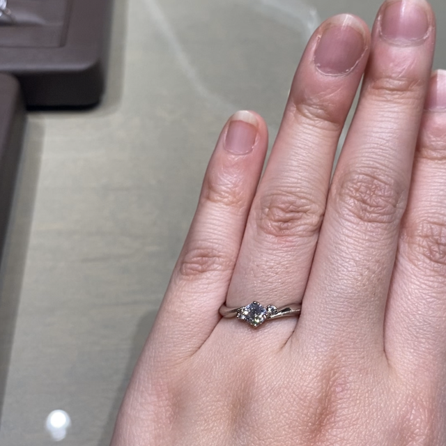 【アイプリモ(I-PRIMO)の口コミ】 シンプルなソリテールリングも良いですが、こういったメレダイヤが入った…