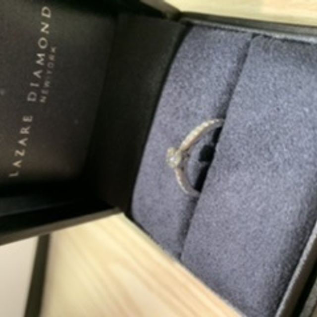 【ラザール ダイヤモンド(LAZARE DIAMOND)の口コミ】 デザインは彼が決めてくれました。見た目も可愛くとても気に入っておりま…