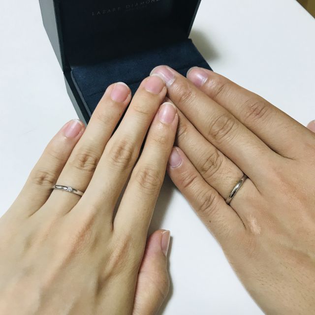 【ラザール ダイヤモンド(LAZARE DIAMOND)の口コミ】 デザインがとても気に入った為購入しました。ダイヤが一石のものを選びま…