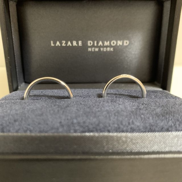 【ラザール ダイヤモンド(LAZARE DIAMOND)の口コミ】 デザインがとても気に入った為購入しました。ダイヤが一石のものを選びま…