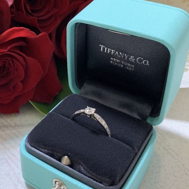【ティファニー(Tiffany & Co.)の口コミ】 婚約指輪は彼の中でティファニーにあこがれがあったようで、プロポーズの…