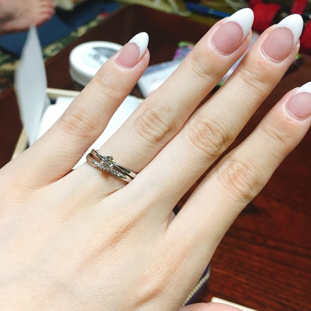 【俄(にわか)の口コミ】 俄のプロポーズリングを彼から頂き、婚約、結婚指輪を調べていく中で、全…