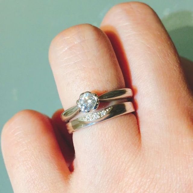 【杢目金屋(もくめがねや)の口コミ】 さくらダイヤモンドという個性的なカッティングが上品で可愛らしいと感じ…